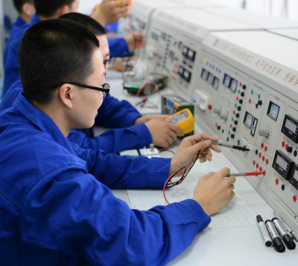 新乡技校